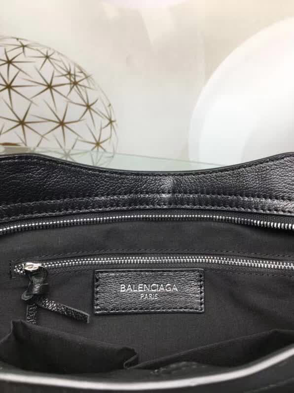 BALENCIAG巴黎世家 原單品質 經典代表作機車包 山羊皮銀邊款 可手提單肩斜跨  BL1051